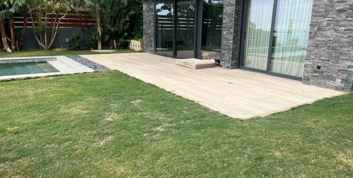 Sale of detached villa in Higueron 8