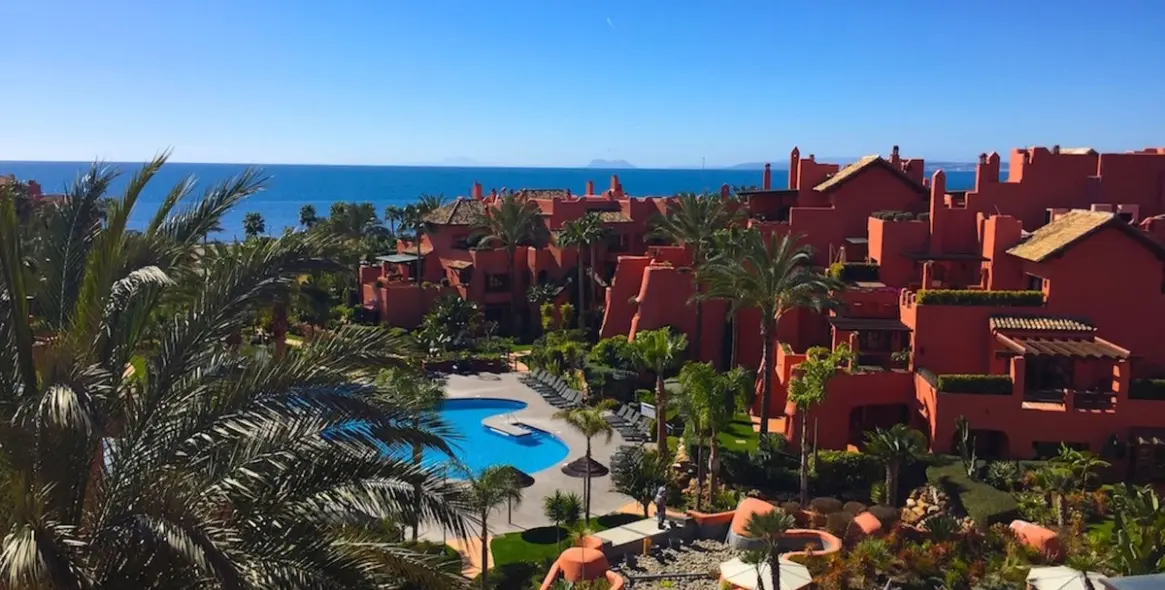 Sale of penthouse in Estepona (district New Golden Mile) 2