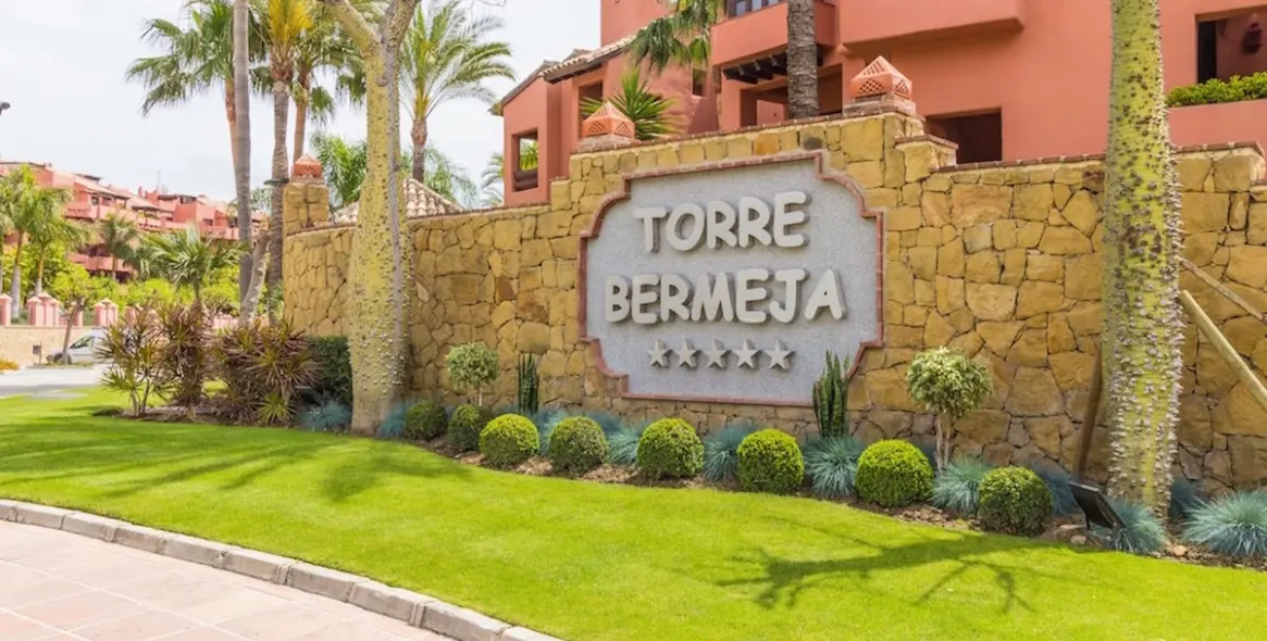 Sale of penthouse in Estepona (district New Golden Mile) 9