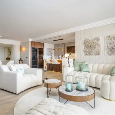 Sale of middle floor apartment in Nueva Andalucía