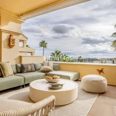 Sale of middle floor apartment in Nueva Andalucía