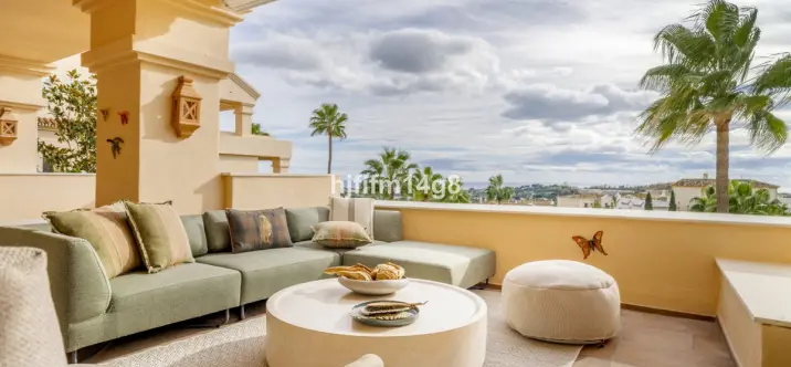 Sale of middle floor apartment in Nueva Andalucía 1