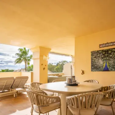 Sale of middle floor apartment in Nueva Andalucía