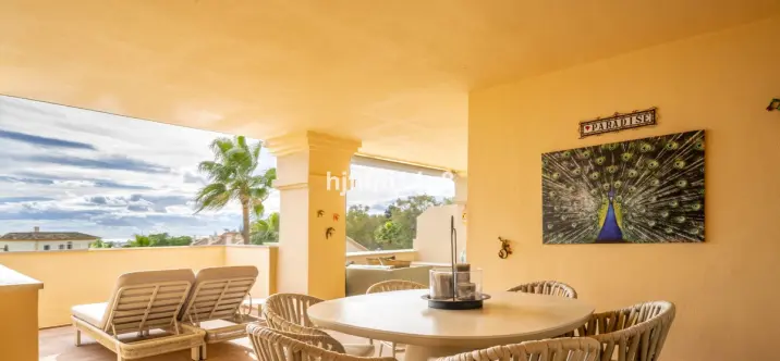 Sale of middle floor apartment in Nueva Andalucía 2