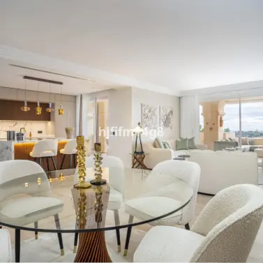 Sale of middle floor apartment in Nueva Andalucía