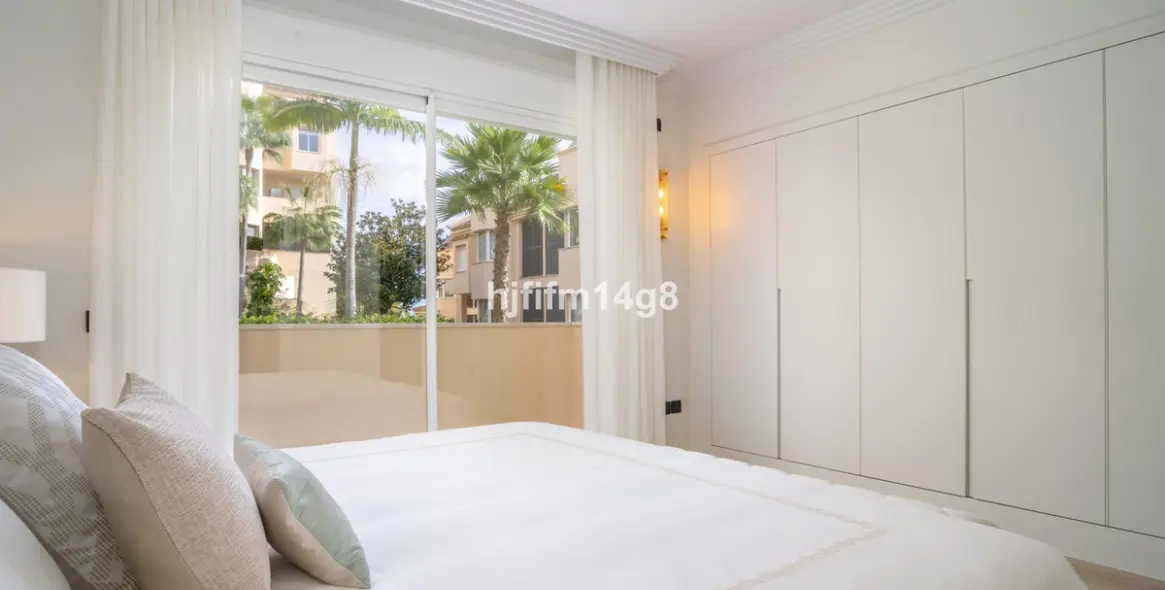 Sale of middle floor apartment in Nueva Andalucía 21