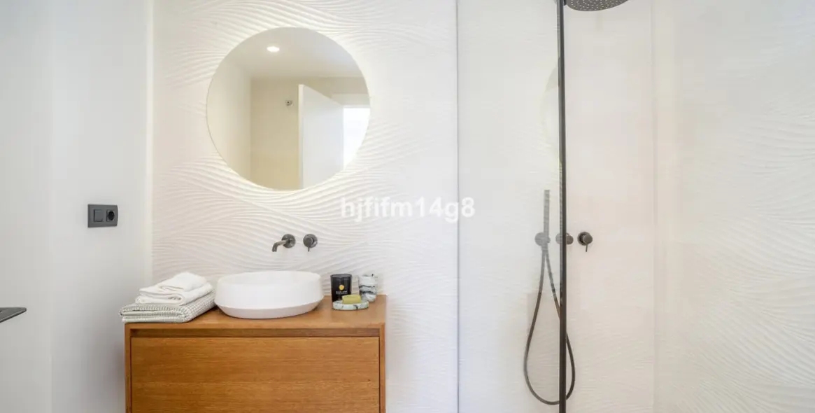 Sale of middle floor apartment in Nueva Andalucía 22