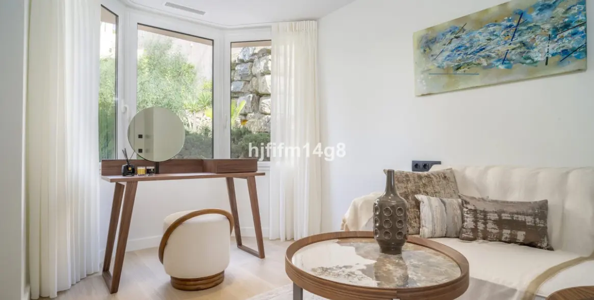 Sale of middle floor apartment in Nueva Andalucía 24