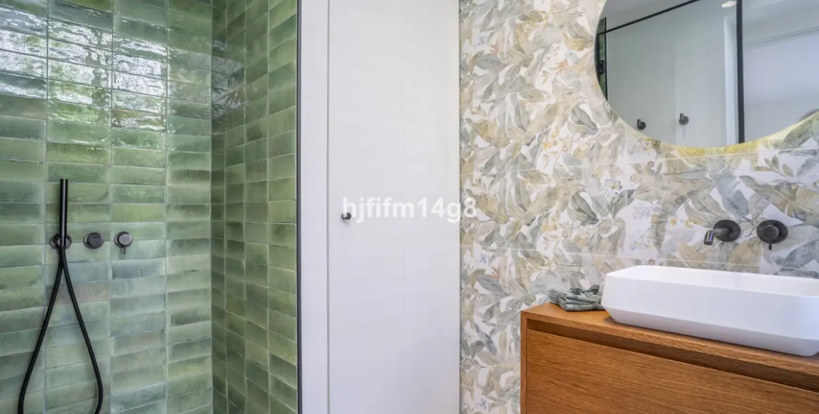 Sale of middle floor apartment in Nueva Andalucía 25