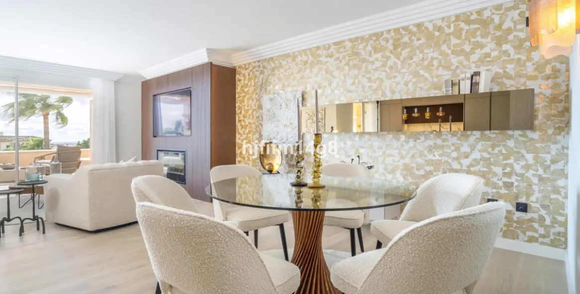 Sale of middle floor apartment in Nueva Andalucía 30