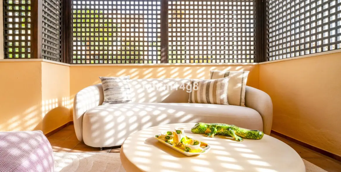 Sale of middle floor apartment in Nueva Andalucía 34