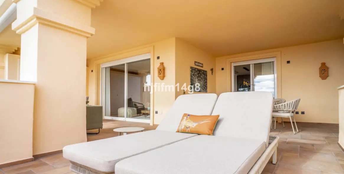 Sale of middle floor apartment in Nueva Andalucía 37