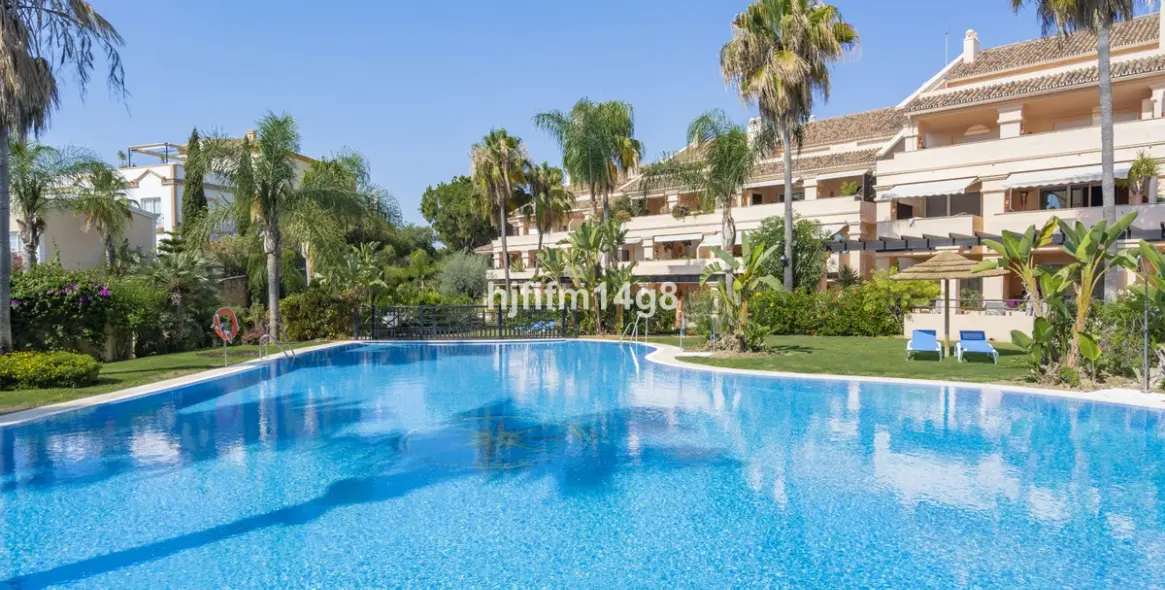Sale of middle floor apartment in Nueva Andalucía 41