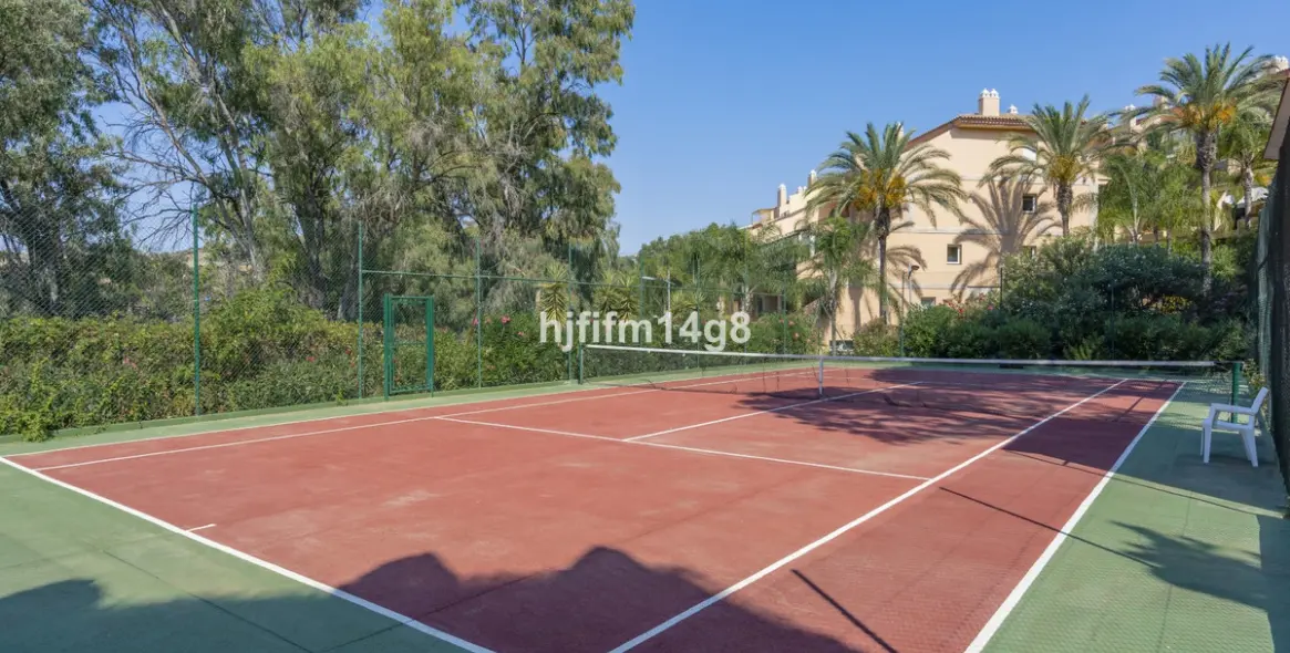 Sale of middle floor apartment in Nueva Andalucía 42