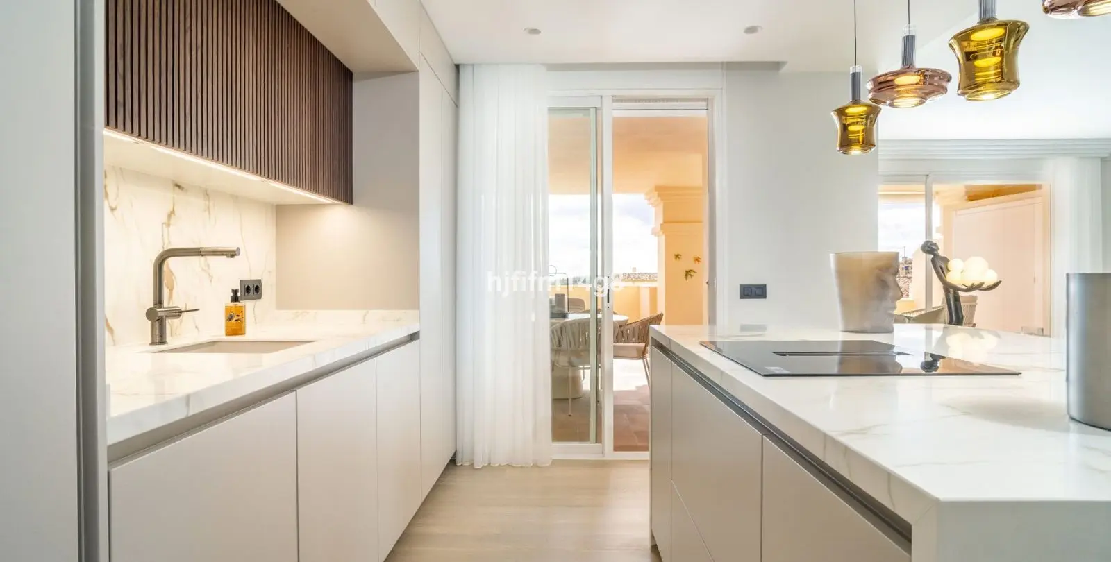Sale of middle floor apartment in Nueva Andalucía 9