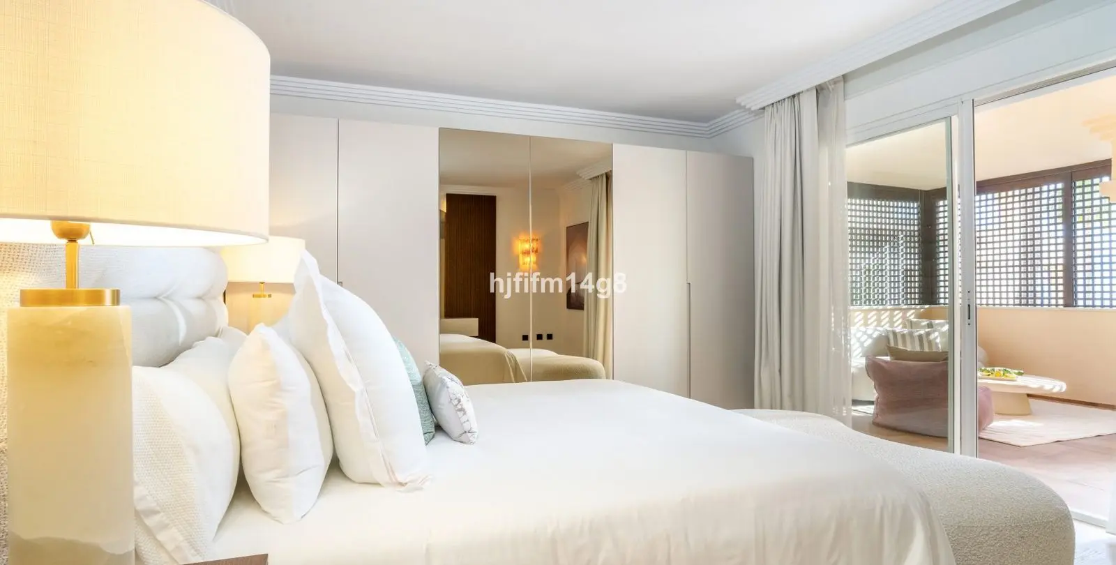 Sale of middle floor apartment in Nueva Andalucía 13