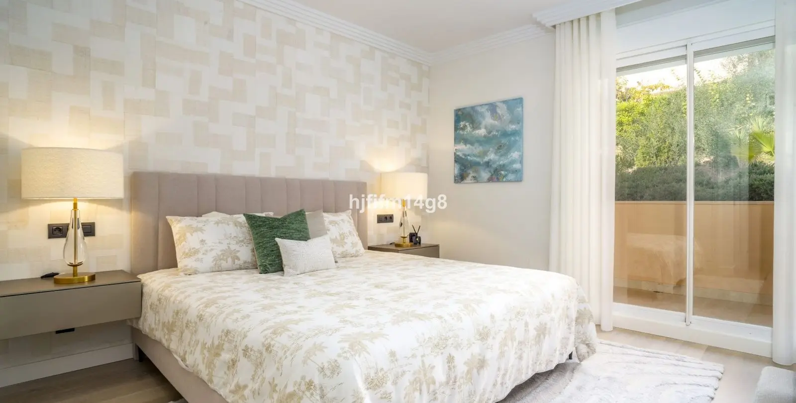 Sale of middle floor apartment in Nueva Andalucía 15