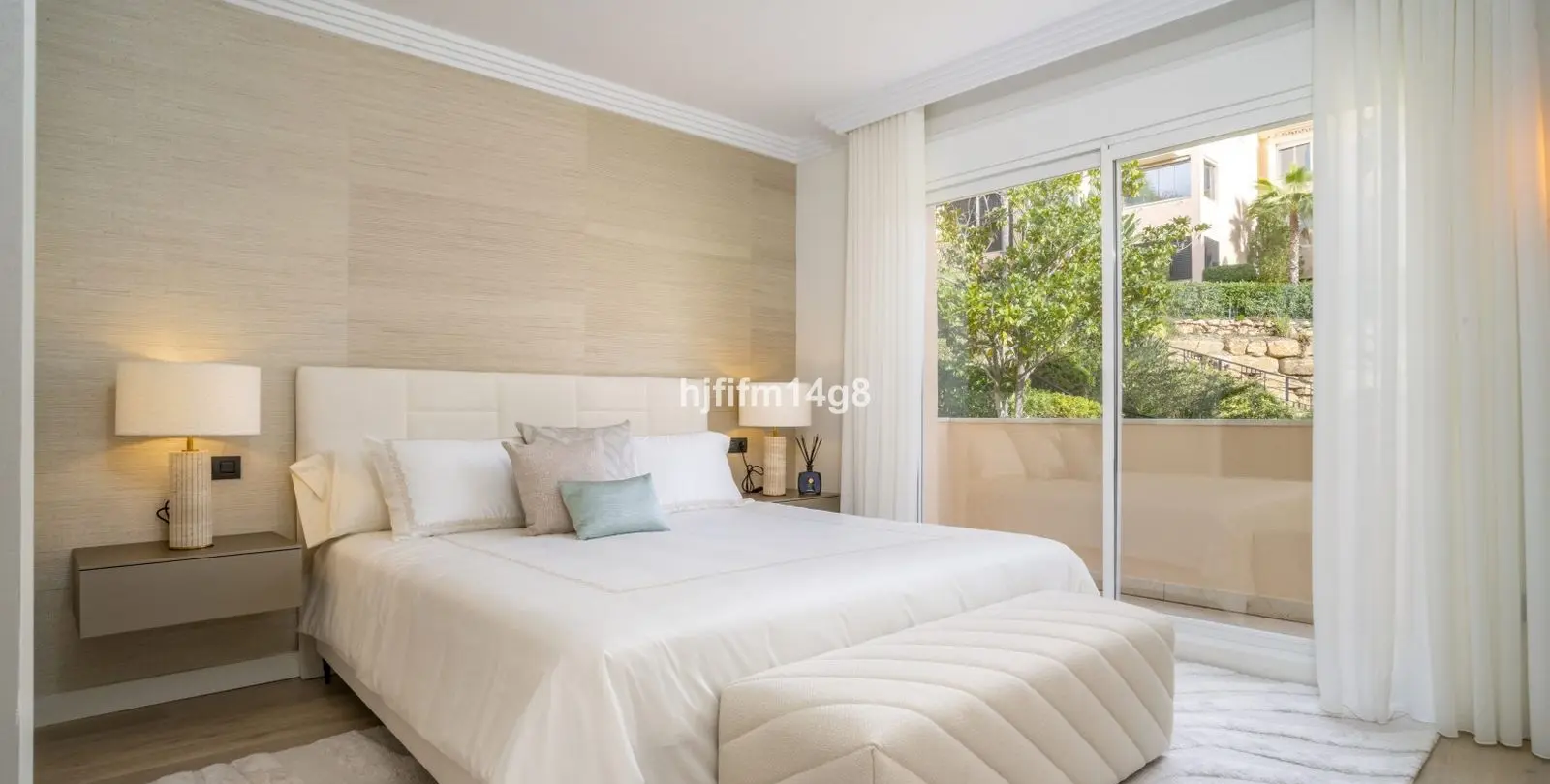 Sale of middle floor apartment in Nueva Andalucía 19