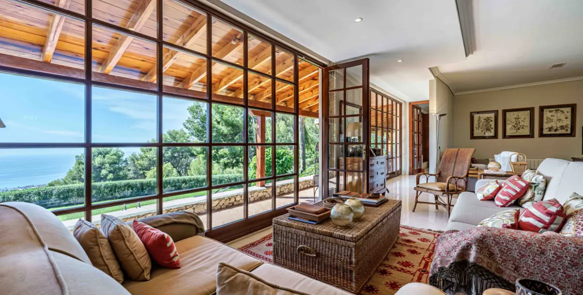 Продажа  отдельно стоящей виллы в Malaga (район Málaga Este) 1