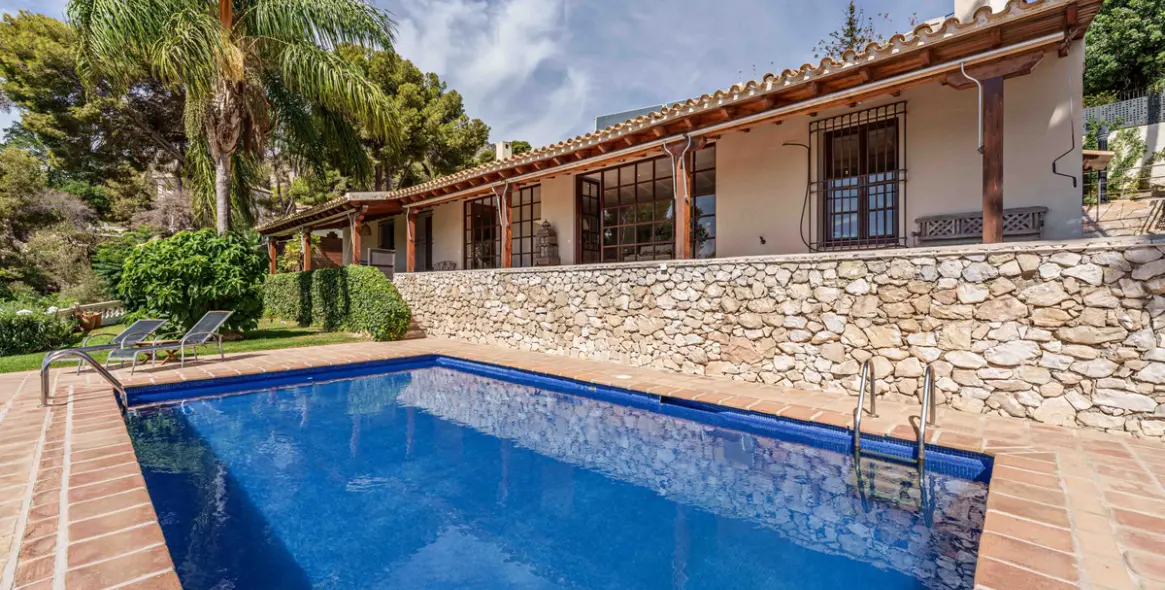 Продажа  отдельно стоящей виллы в Malaga (район Málaga Este) 3