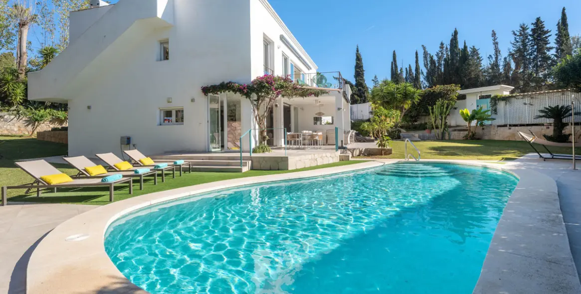 Sale of detached villa in Marbella East (district El Rosario) 2