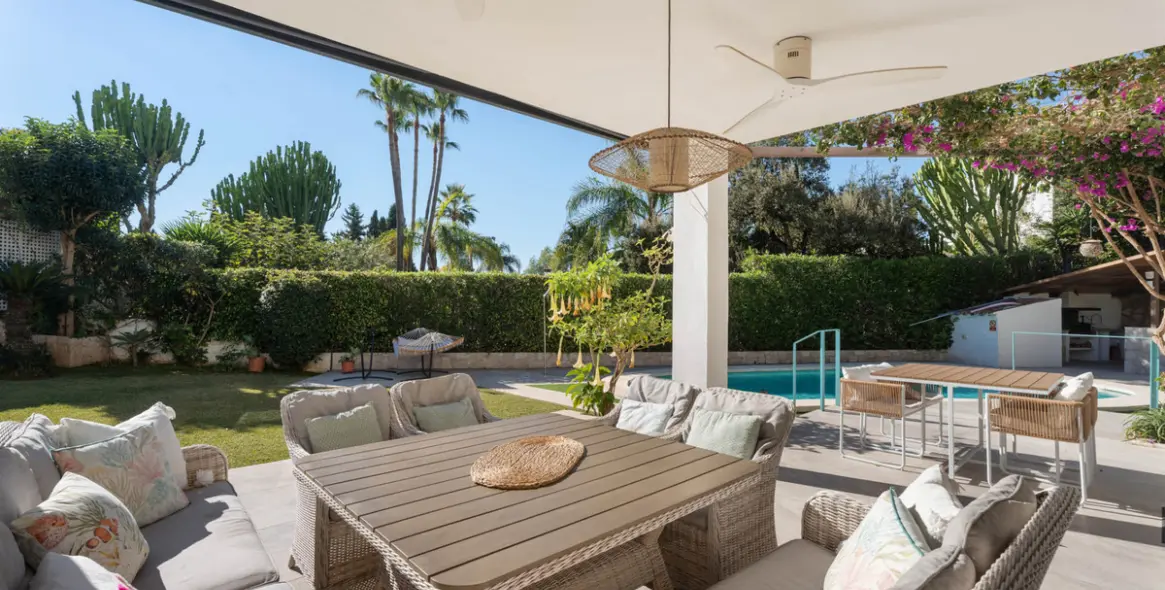 Sale of detached villa in Marbella East (district El Rosario) 6