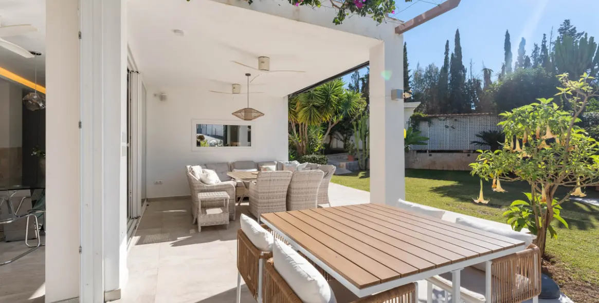 Sale of detached villa in Marbella East (district El Rosario) 10