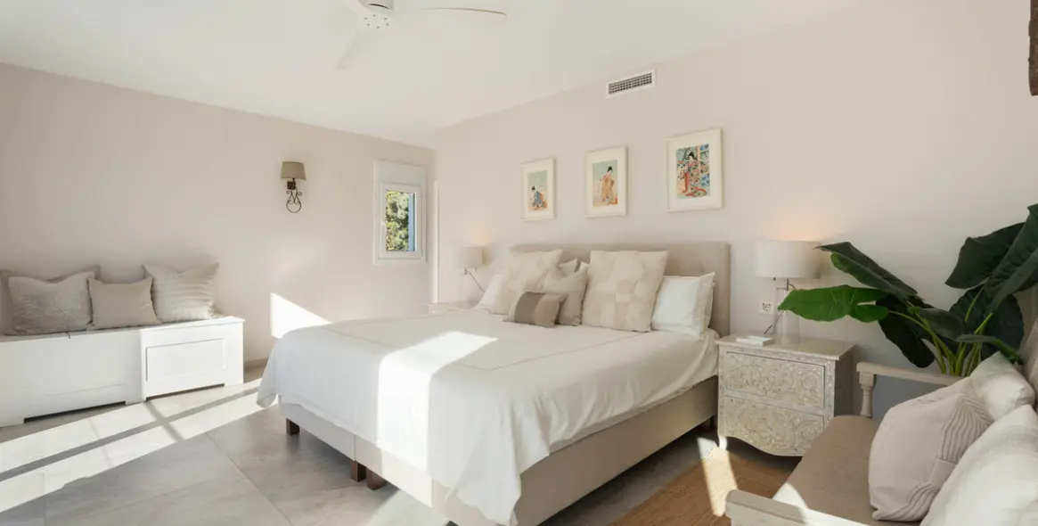 Sale of detached villa in Marbella East (district El Rosario) 13