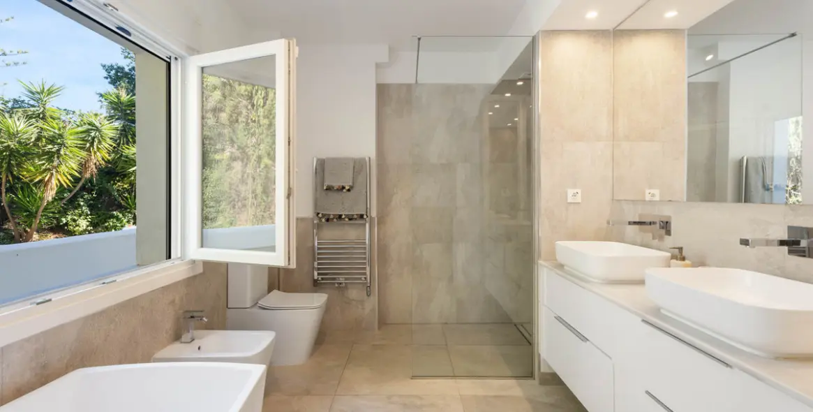 Sale of detached villa in Marbella East (district El Rosario) 16