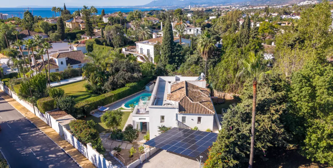 Sale of detached villa in Marbella East (district El Rosario) 20