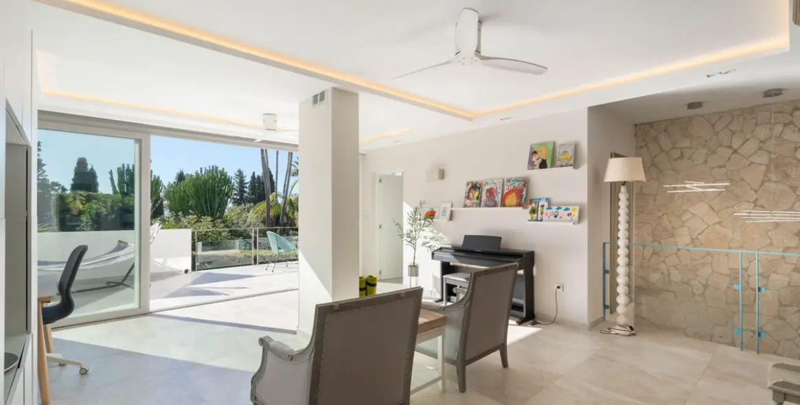 Sale of detached villa in El Rosario 23