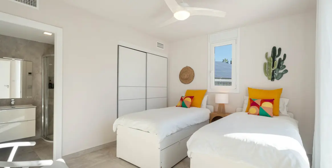 Sale of detached villa in El Rosario 25