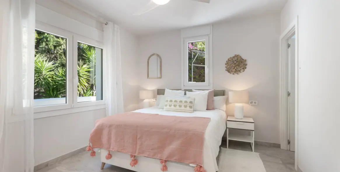 Sale of detached villa in El Rosario 28