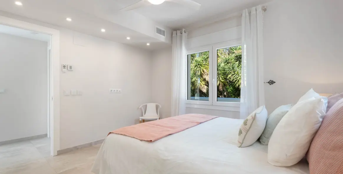 Sale of detached villa in El Rosario 29