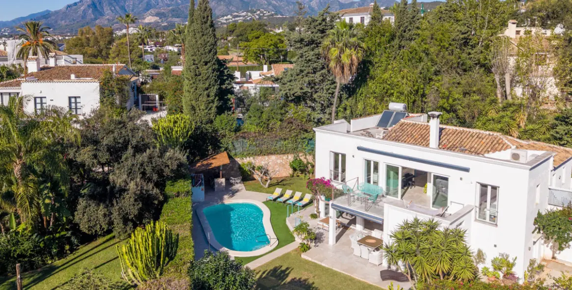 Sale of detached villa in El Rosario 33