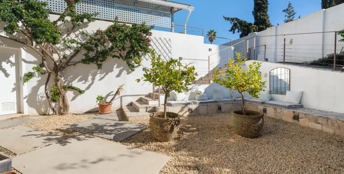 Sale of detached villa in El Rosario 34