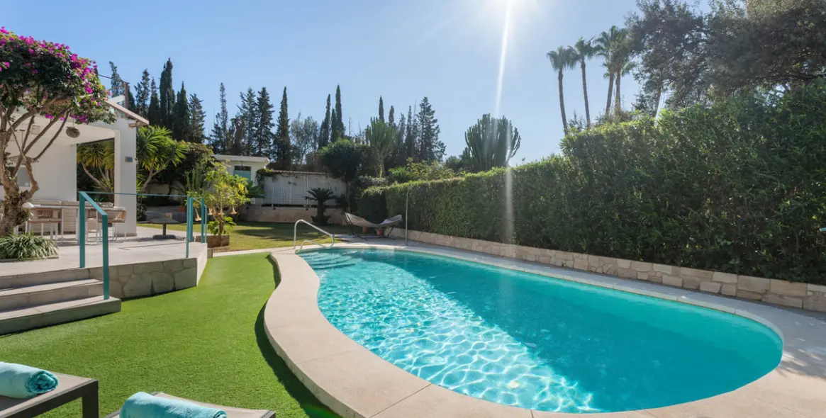 Sale of detached villa in El Rosario 36