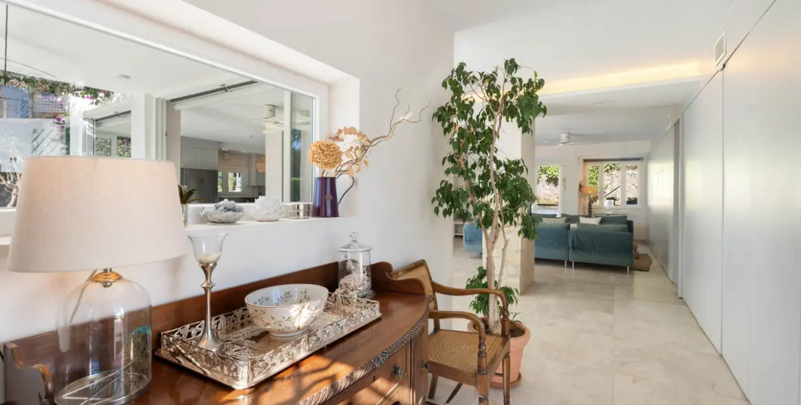 Sale of detached villa in El Rosario 37