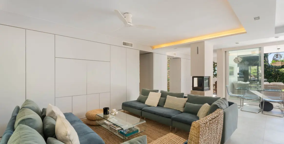 Sale of detached villa in El Rosario 38