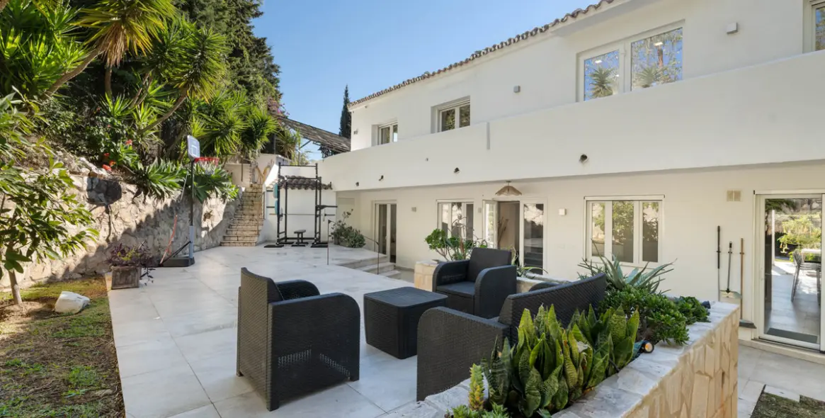 Sale of detached villa in El Rosario 48