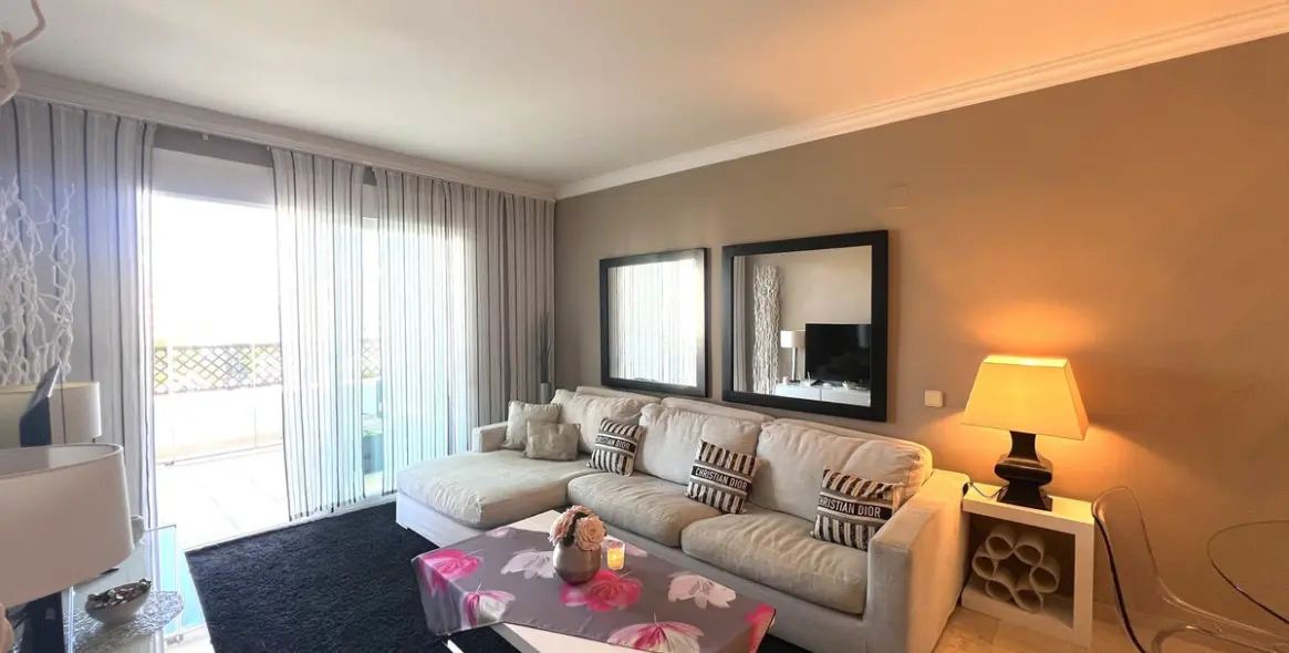 Long-term rent of middle floor apartment in Marbella (district Puerto Banús) 1