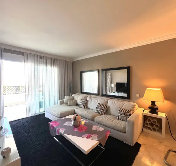 Middle floor apartment R5237380