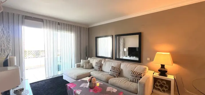 Venta de apartamento en planta media en Puerto Banús 0