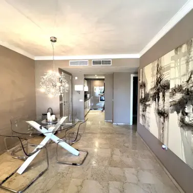 Venta de apartamento en planta media en Puerto Banús