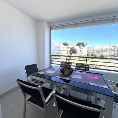 Venta de apartamento en planta media en Puerto Banús