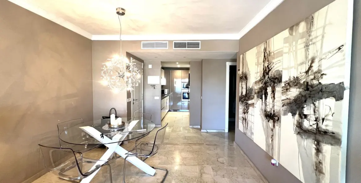 Venta de apartamento en planta media en Puerto Banús 9