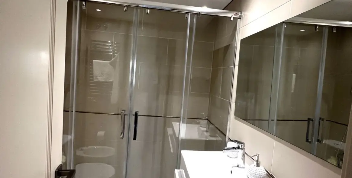 Venta de apartamento en planta media en Puerto Banús 11