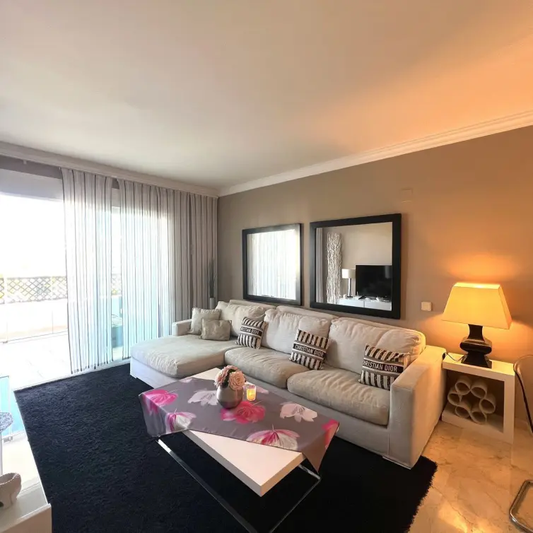 Продажа апартаментов на среднем этаже в Puerto Banús