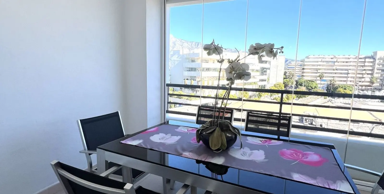 Продажа апартаментов на среднем этаже в Puerto Banús 5