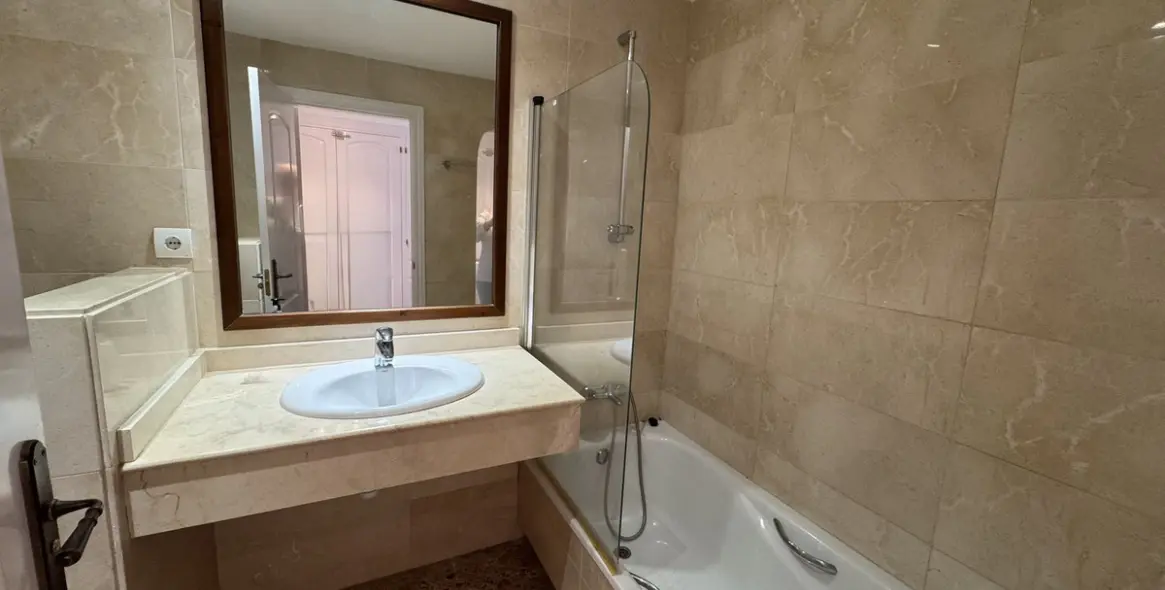 Long-term rent of middle floor apartment in San Pedro de Alcántara 10